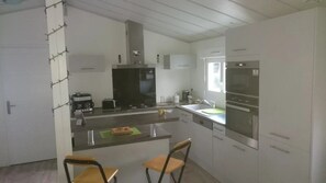 Køleskab, mikrobølgeovn, ovn, kogeplade