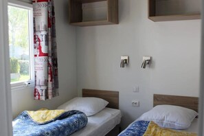 2 bedrooms, WiFi - Camping 4 étoiles - Parc aquatique - ccbbieh (Fouesnant)