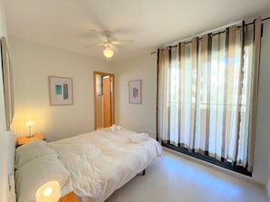 3 bedrooms, iron/ironing board, WiFi, bed sheets - 3 bedroom apartment only 200 meters from the beach. (Dénia)