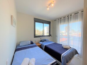 3 slaapkamers, een strijkplank/strijkijzer, wifi, beddengoed