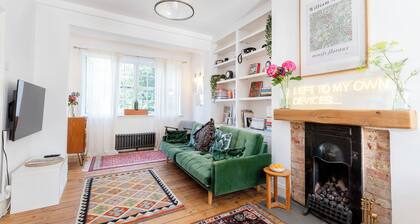 Magical Arts and Craft Cottage - Ealing W5 (15 mins to W1)