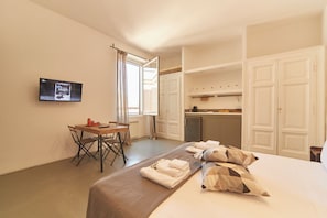 4 chambres, fer et planche à repasser, Wi-Fi, draps fournis