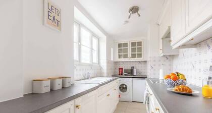 Charming Studio with Stunning Windsor Castle Views