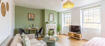 Charming Studio| Windsor Castle Views By Tempstay