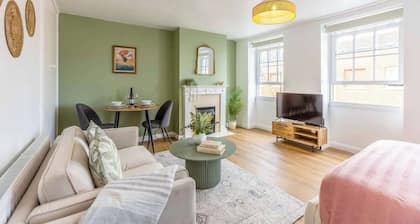 Charming Studio| Windsor Castle Views By Tempstay