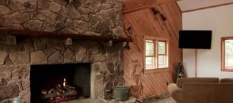 Cozy 2-bedroom cabin in the heart of Canaan Valley, with WiFi, AC, trails & pool