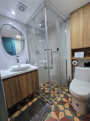 Hair dryer, towels, toilet paper - Cozy Mini Loft in the Center of Cuenca (Cuenca)