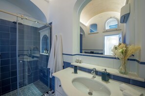 Shower, hair dryer, bidet, towels - Dimora Natìa - Eleganza e Vista Mare da Sogno (Praiano)