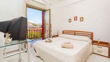 1 bedroom, bed sheets