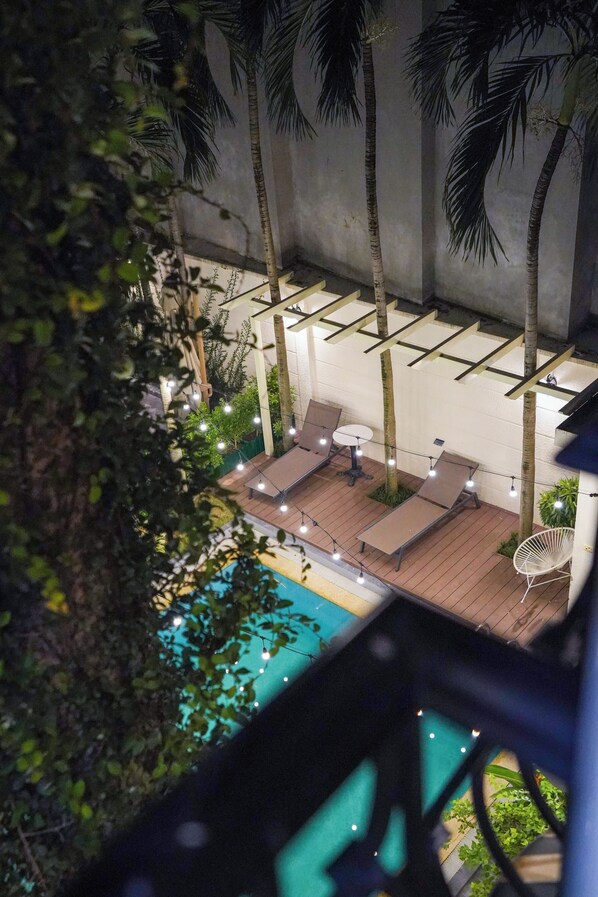 Quarto duplo, vista para a piscina | Vista do quarto