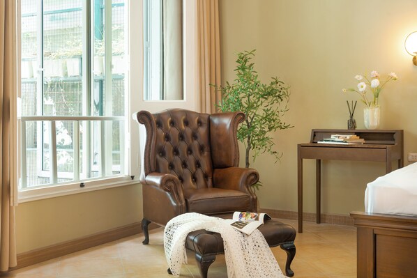 Desk, laptop workspace, blackout drapes, free WiFi