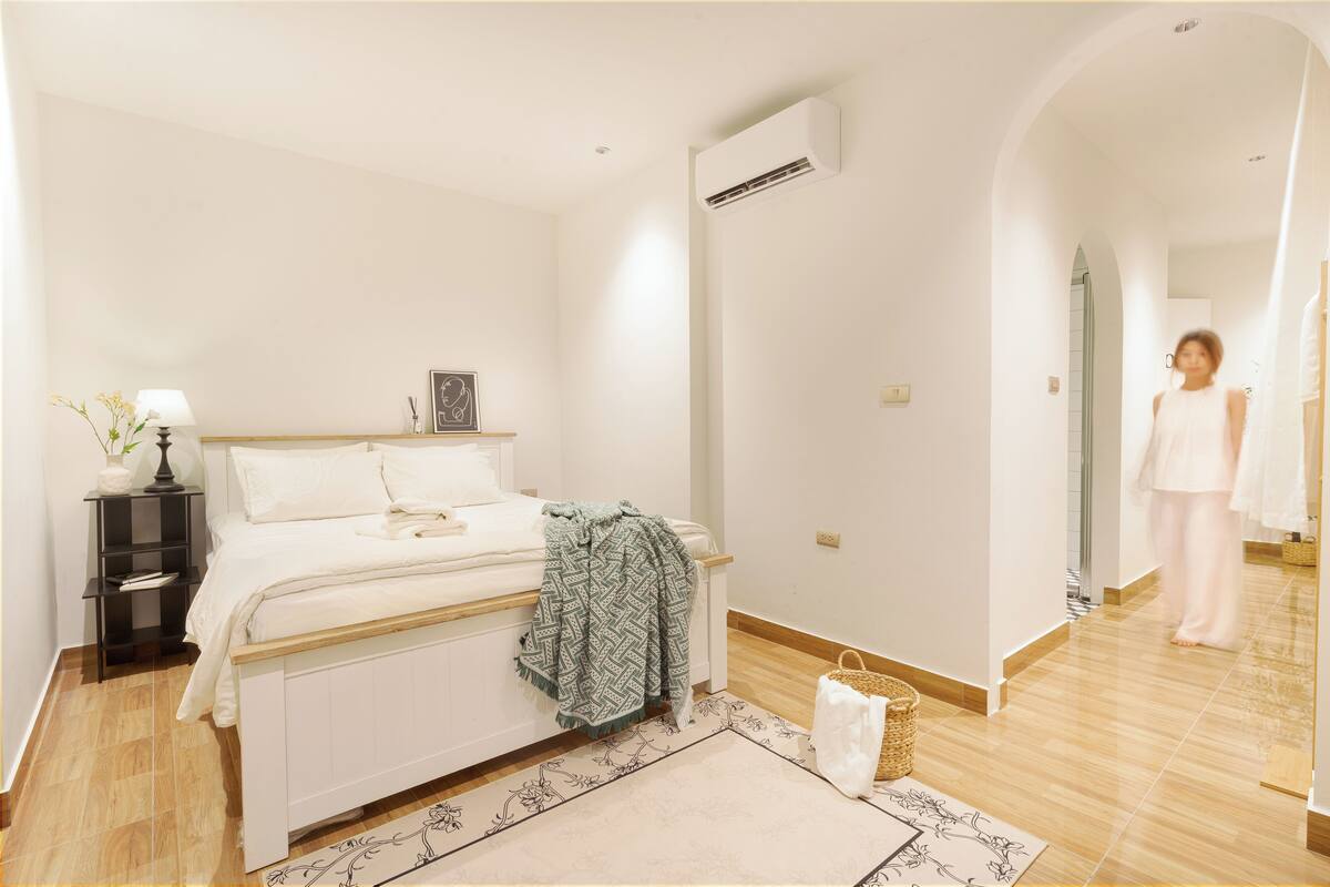 Queen Room
