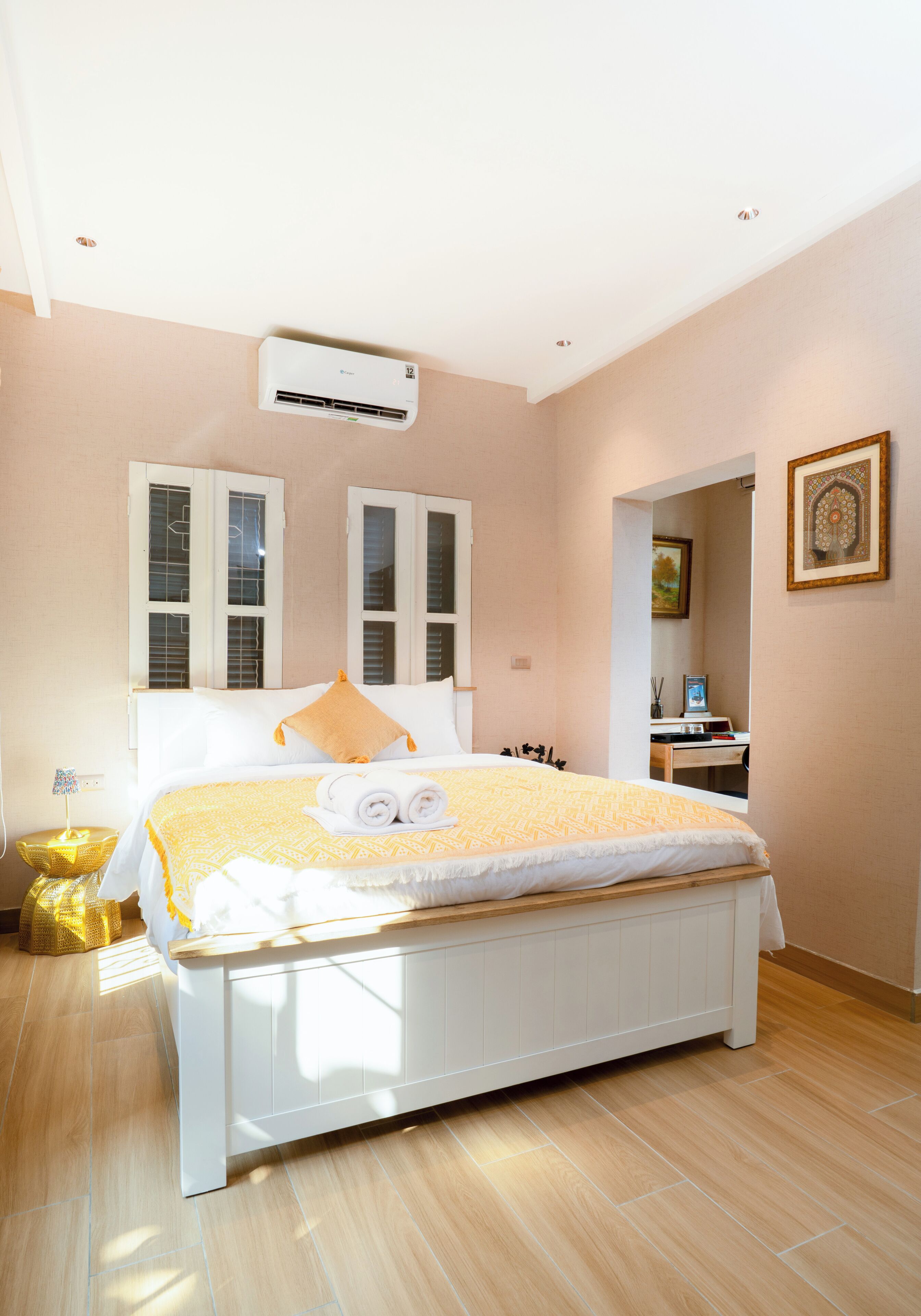 Dobbeltrom, bassengutsikt (Double Room with Pool View) | Skrivebord, skrivebord for bærbar PC, blendingsgardiner og lydisolert