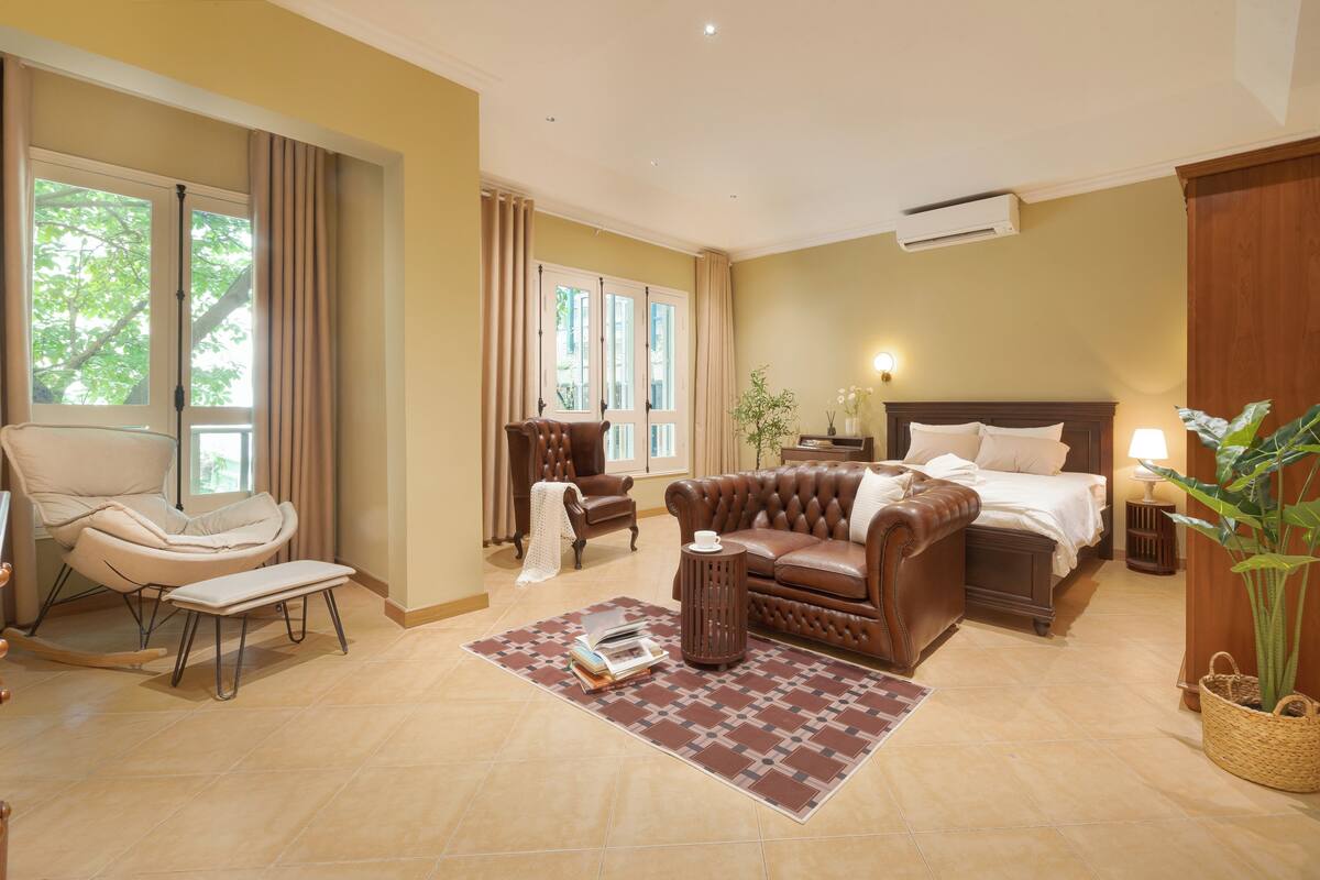 Deluxe King Room