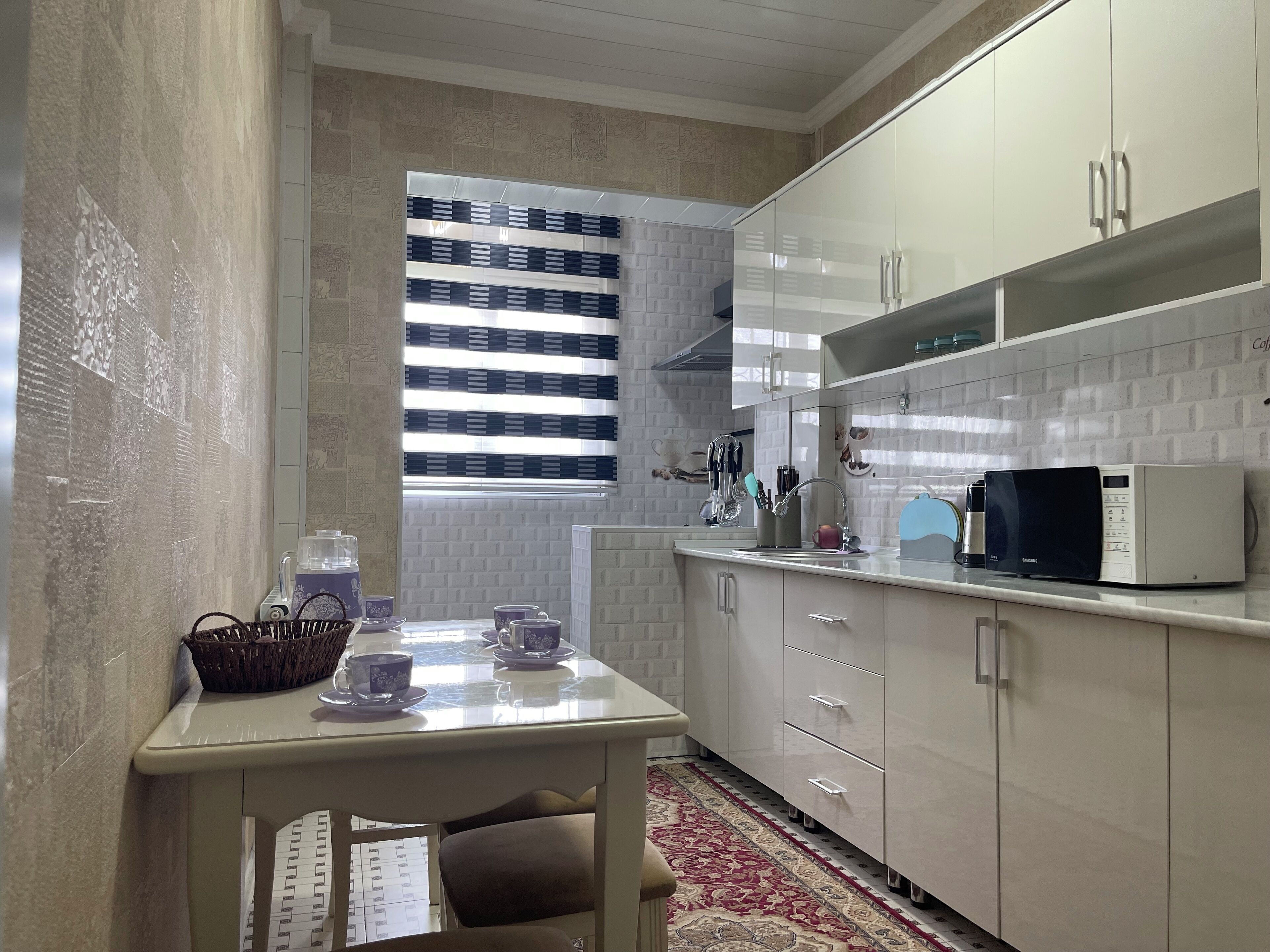 Kylskåp, mikrovågsugn, ugn och vattenkokare