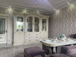 Comfort Apartment, Non Smoking, City View | Living area