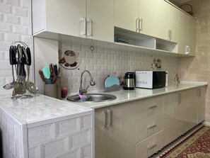 Fridge, microwave, oven, cookware/dishes/utensils