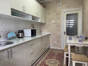 Fridge, microwave, oven, cookware/dishes/utensils