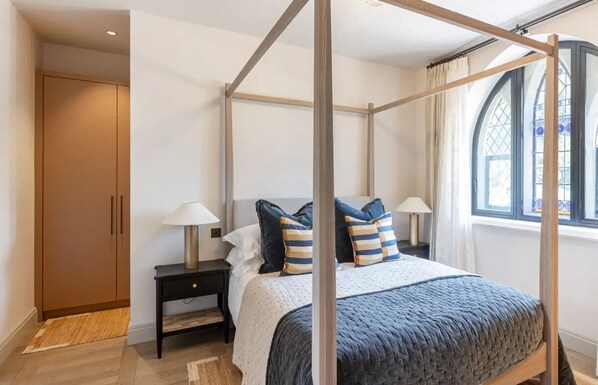 3 chambres, fer et planche à repasser, Wi-Fi, draps fournis