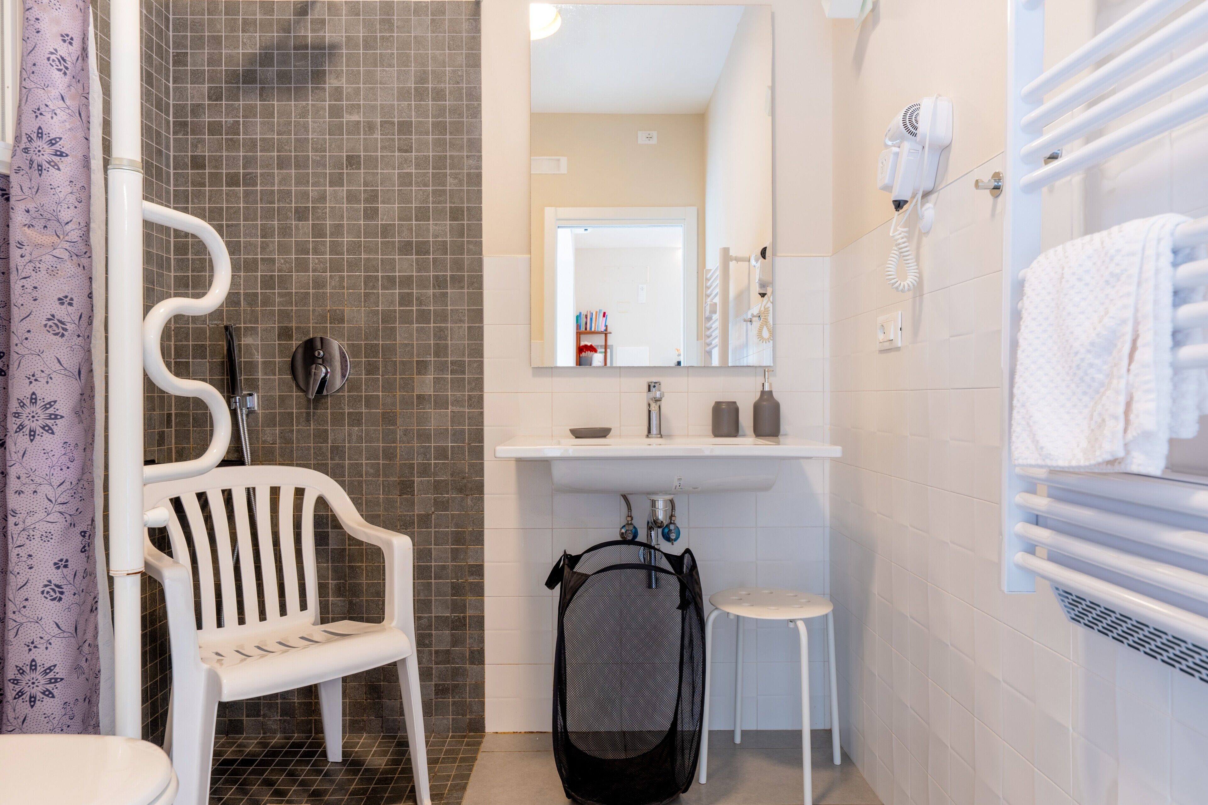 Shower, free toiletries, hair dryer, towels