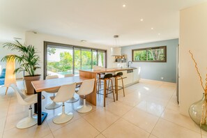 Dining - Villa 'Au Bord Du Gardon' with Mountain View, Wi-Fi and Air Conditioning (Sainte-Anastasie)