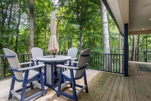 Outdoor dining - Cozy 4BR Home - Peaceful Lake Cove Views (Mooresville)