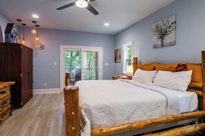 4 bedrooms, desk, iron/ironing board, WiFi - Cozy 4BR Home - Peaceful Lake Cove Views (Mooresville)
