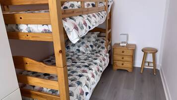 2 slaapkamers, een strijkplank/strijkijzer, wifi