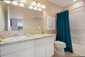 Dusj, hårføner og håndklær