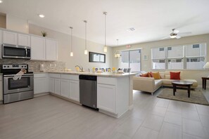 Fridge, microwave, oven, stovetop - Family Friendly 4Bd Townhome Disney w Pool Access (Kissimmee)