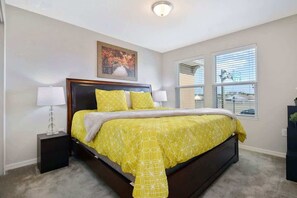 4 bedrooms, desk, iron/ironing board, WiFi - Family Friendly 4Bd Townhome Disney w Pool Access (Kissimmee)