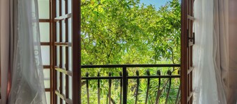 Lemon Green Apartment