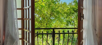 Lemon Green Apartment