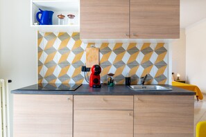 Fridge, microwave, stovetop, coffee/tea maker