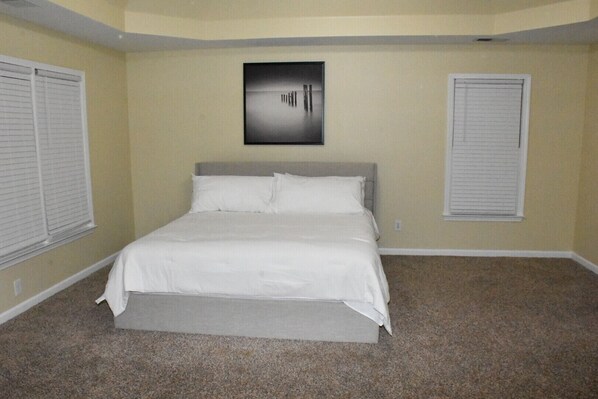 5 bedrooms, iron/ironing board, WiFi, bed sheets