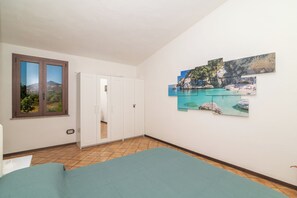 5 bedrooms, WiFi, bed sheets