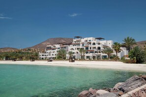 On the beach - 2BR Ocean View Summar (La Paz)