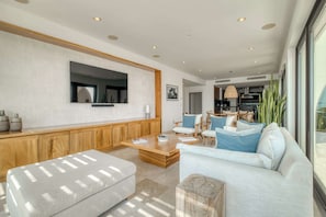 TV, offices - 2BR Ocean View Summar (La Paz)