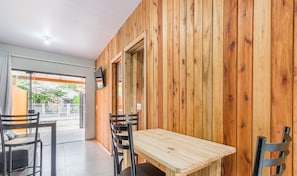 Basic Villa | Outdoor dining