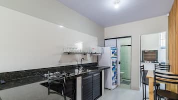 Vila básica | Cozinha privada | Talheres/pratos/utensílios de cozinha