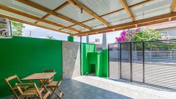 Basic Villa | Outdoor dining