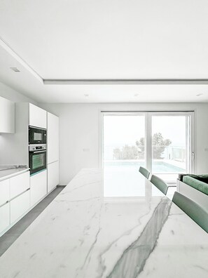 Villa, 2 Schlafzimmer, eigener Pool, Meerblick | Eigene Küche