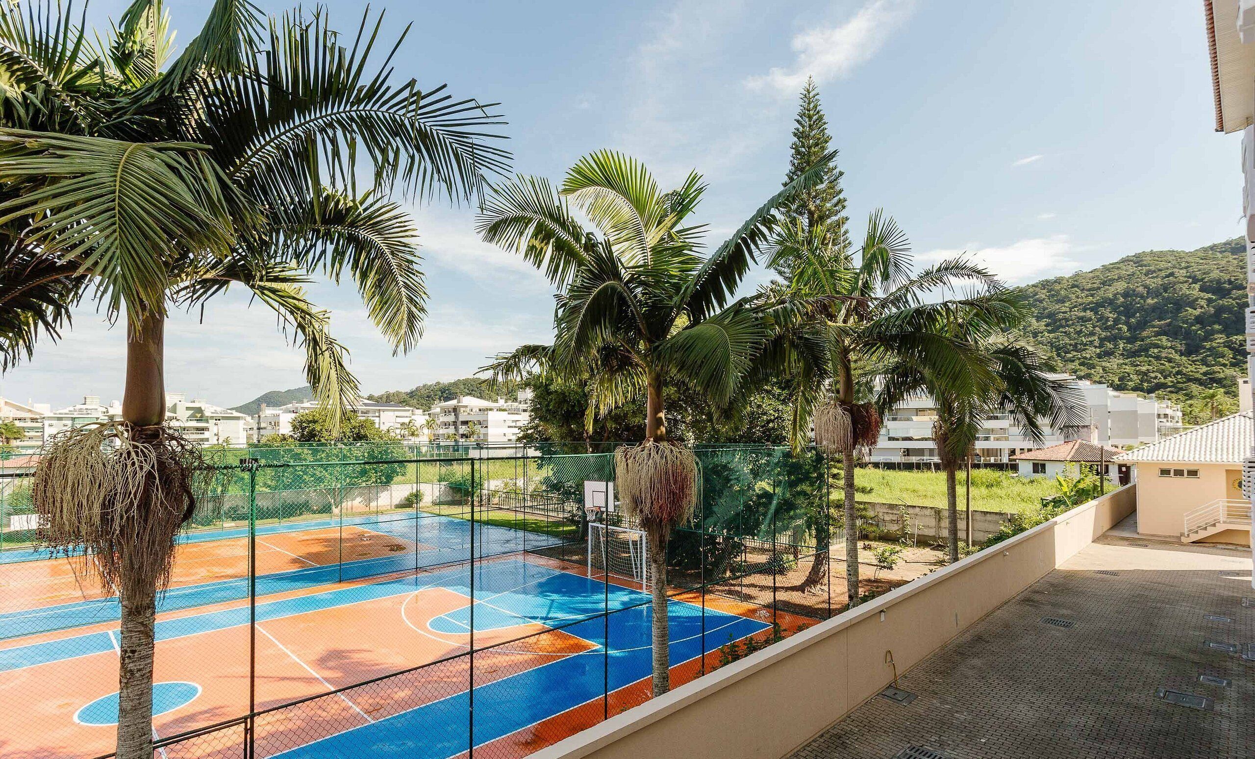 Basic Apartment | Sport court