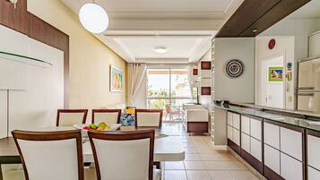 Basic Apartment | Dining
