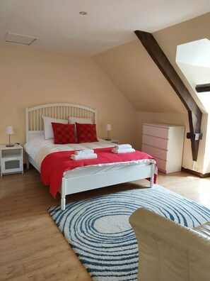 1 bedroom, iron/ironing board, travel cot, free WiFi