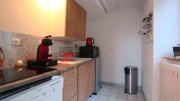 Refrigerador, microondas, horno, placa de cocina