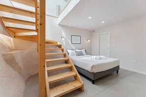 Iron/ironing board, Internet, bed sheets
