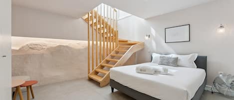 Iron/ironing board, internet, bed sheets