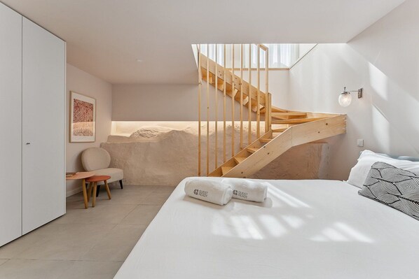 Iron/ironing board, Internet, bed sheets