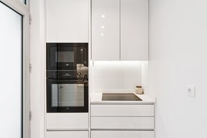 Réfrigérateur, micro-ondes, four, lave-vaisselle